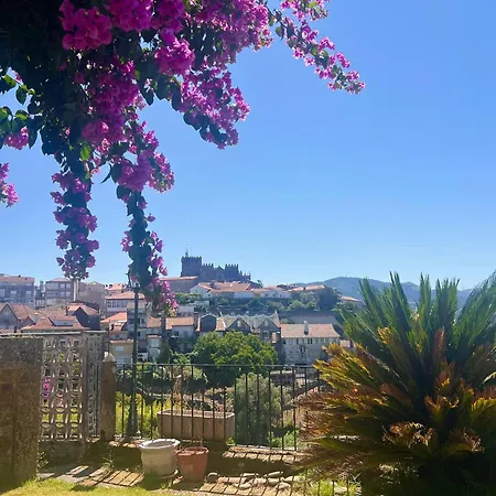 Casa De Piedra Con Jardin Y Piscina